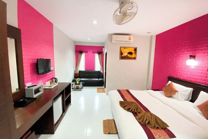 Room 25 of 77