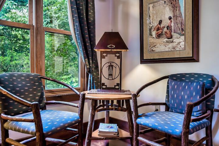 Snug Hug Queen Suite with Fireplace (25 of 131)