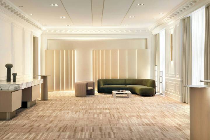 Lounge 75 of 89