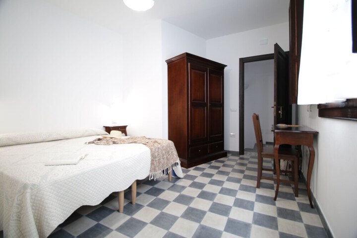 Room 4 of 44