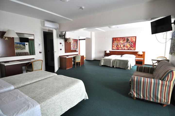 Room 8 of 72