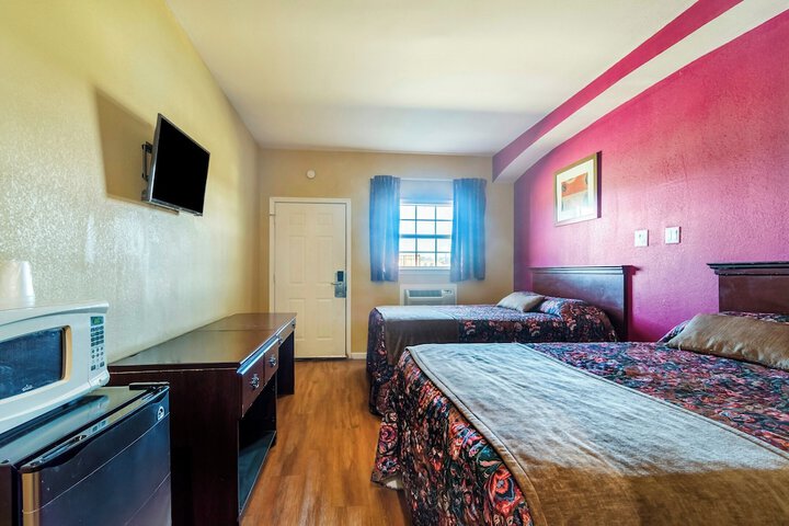 2 Queen Beds (1 of 7)