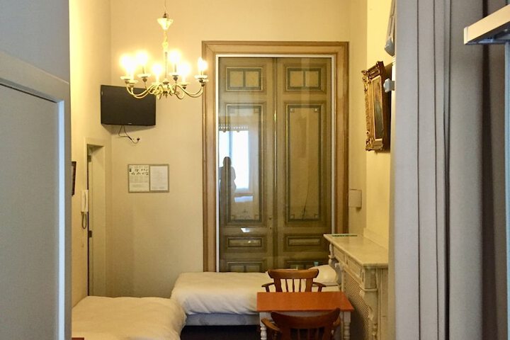 Room 3 of 44