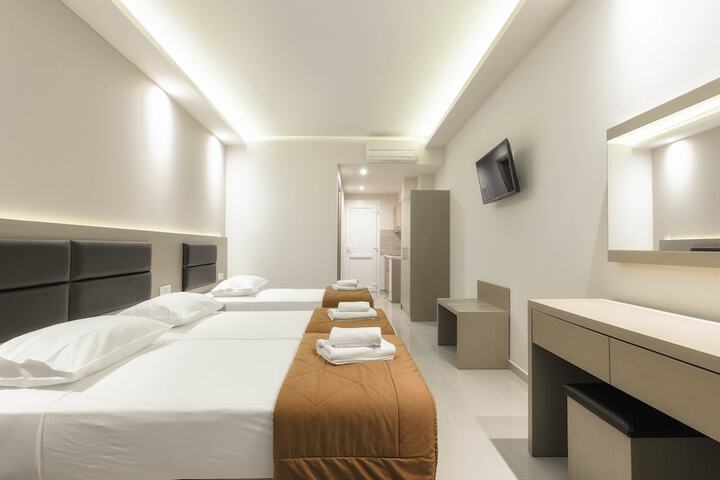 Room 3 of 138