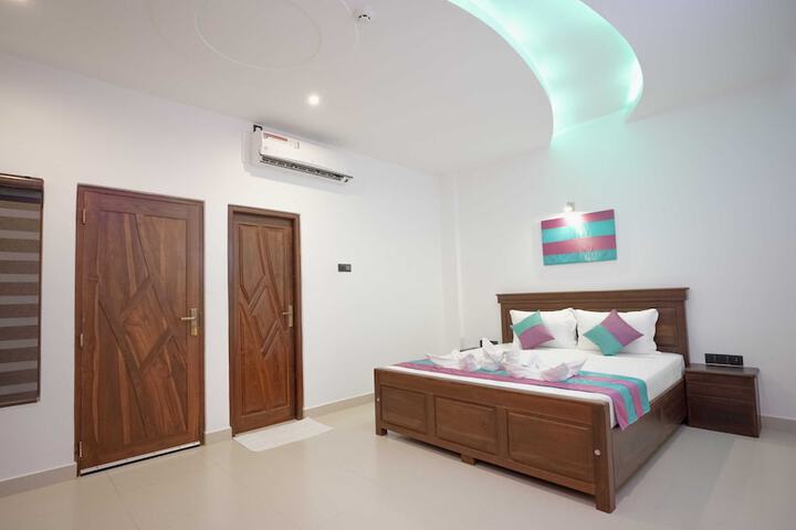 Room 3 of 76