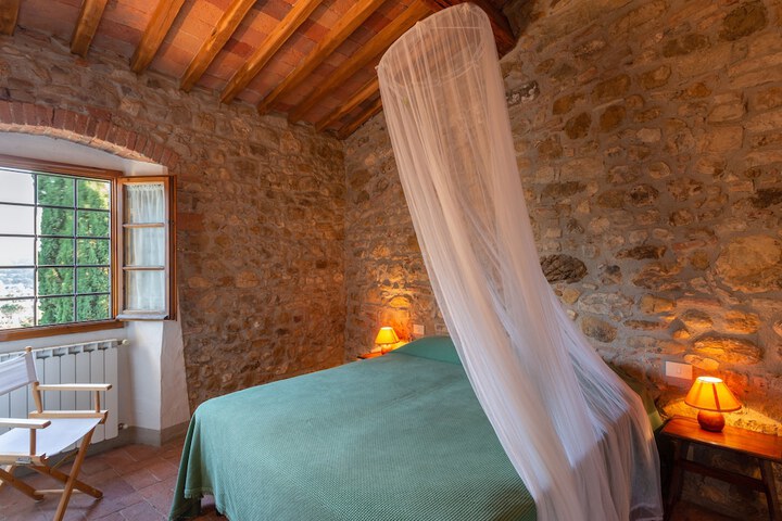 Room 4 of 84