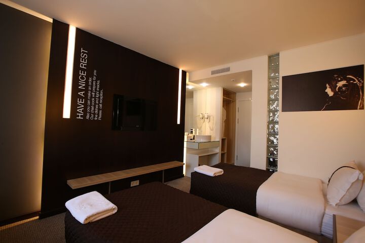 Room 10 of 60