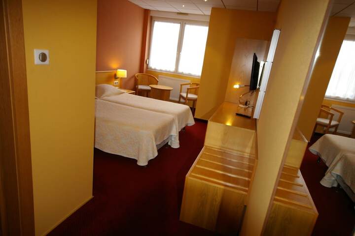 Room 6 of 42