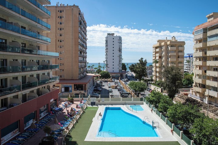 Hotel with Pool