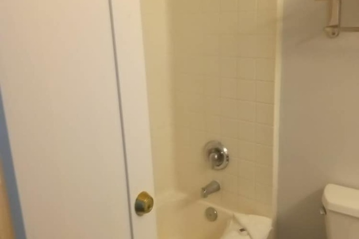 1 King Bed (3 of 7)