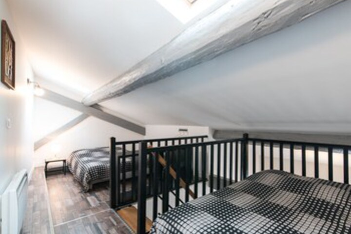 Room 33 of 38