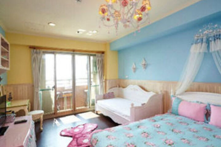 Room 17 of 27