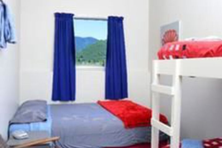 Room 6 of 12