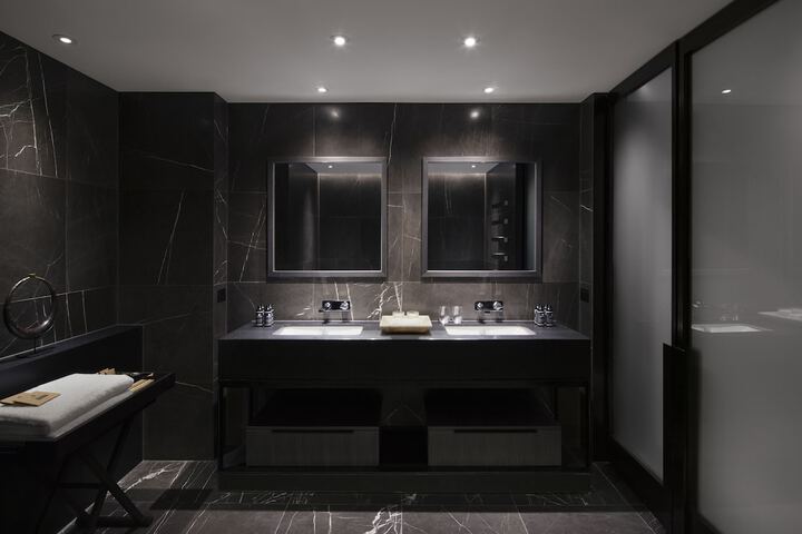 Room 32 of 63
