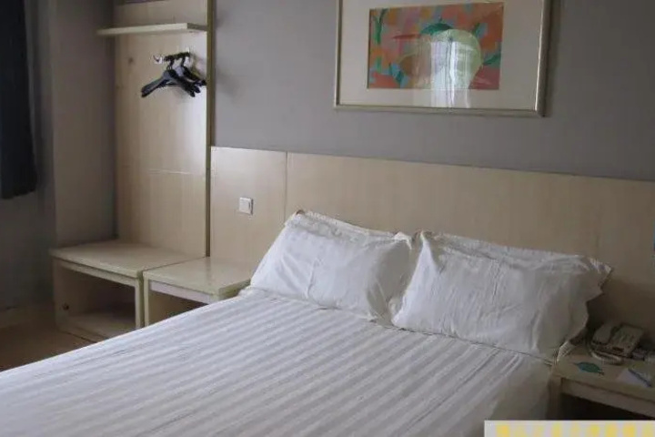 Room 6 of 24