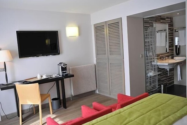 Room 15 of 80