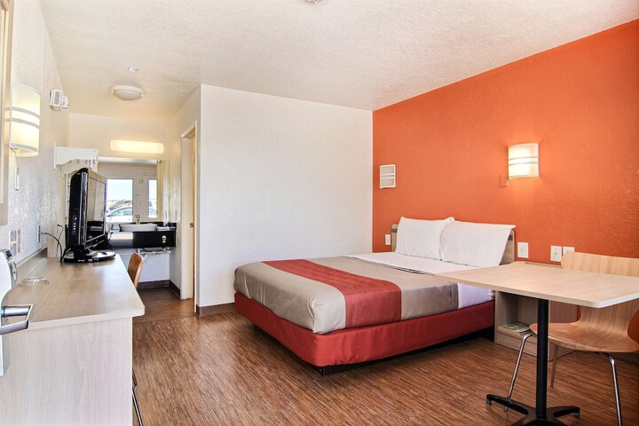 Room 13 of 34