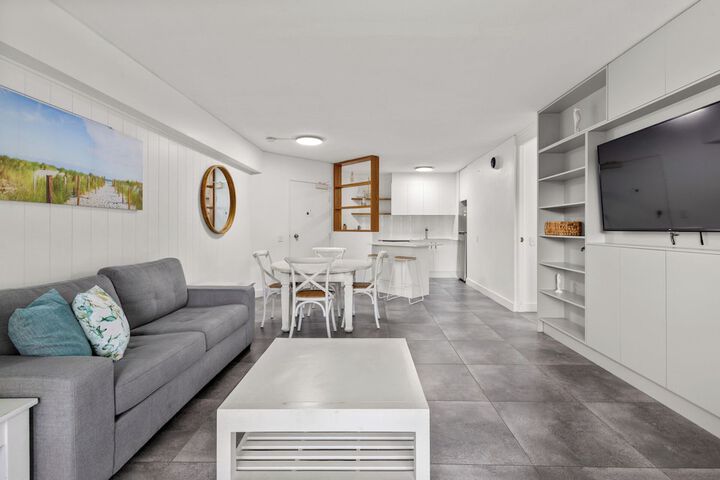 Lounge 88 of 121