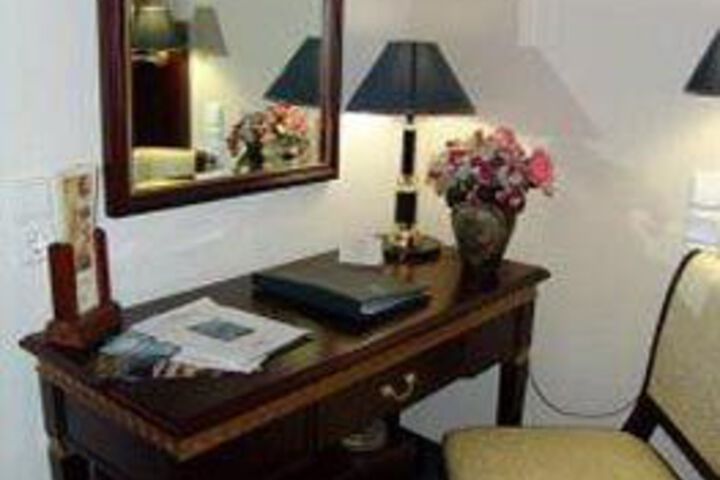 Room 13 of 19