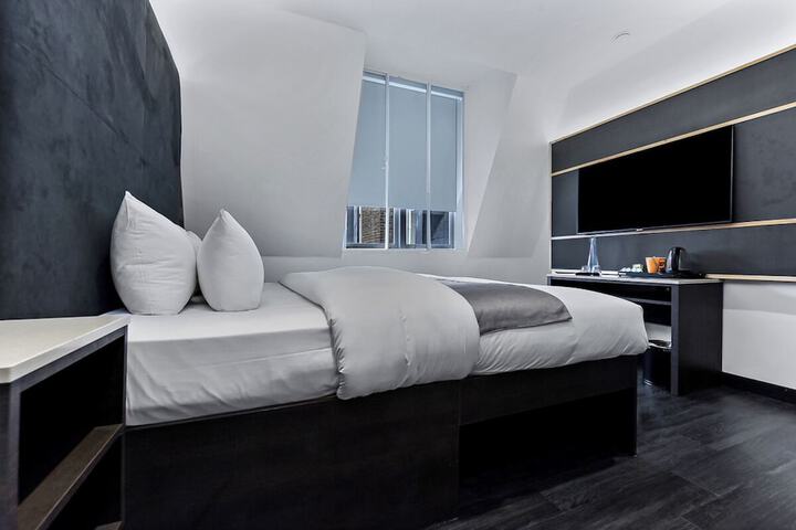 Room 15 of 52