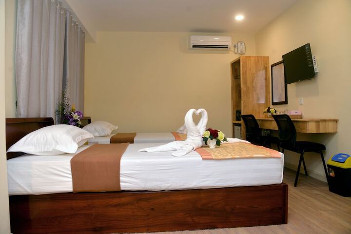 Room 9 of 28