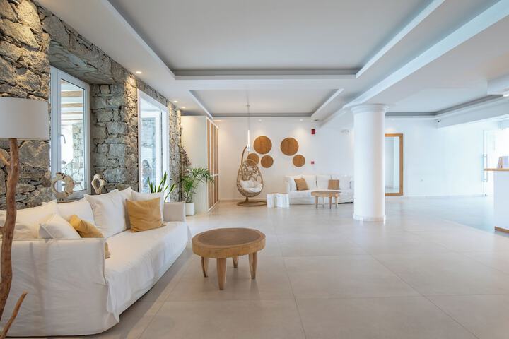 Entrance & Lobby