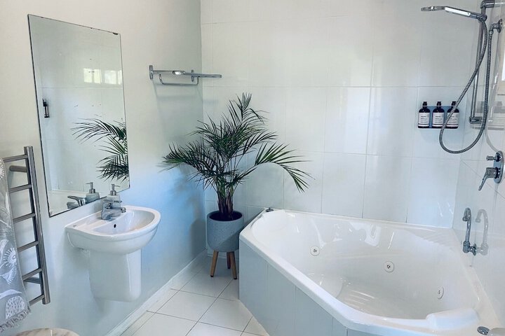 Room 12 of 16