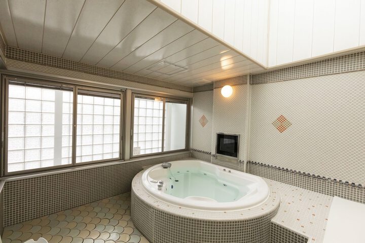 Hot Tub 32 of 41