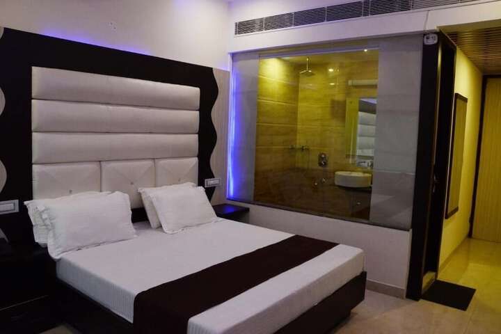 Room 18 of 25
