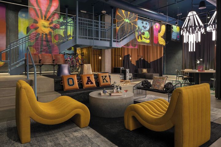 Lobby lounge
