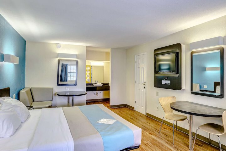1 King Bed (16 of 16)