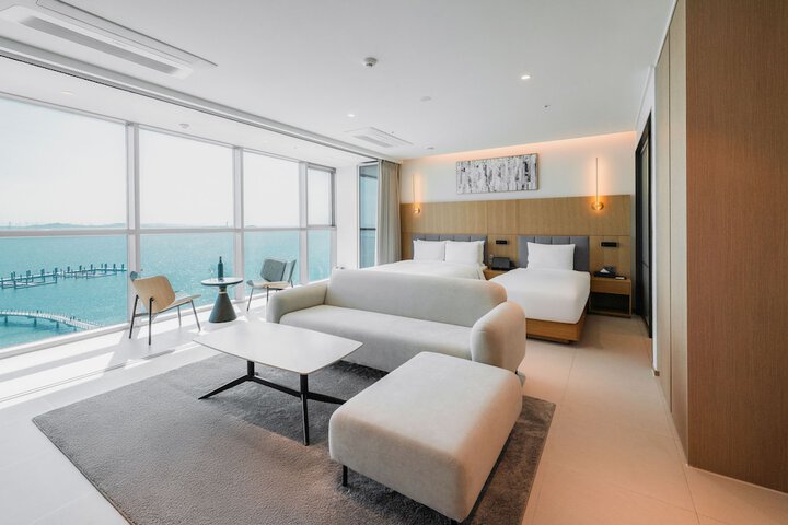 Room 10 of 31