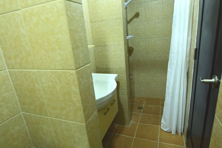 Room 5 of 16