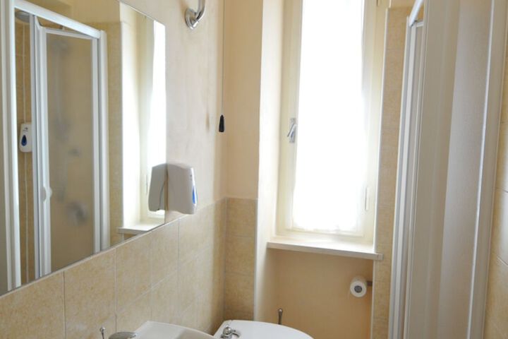 Room 15 of 28