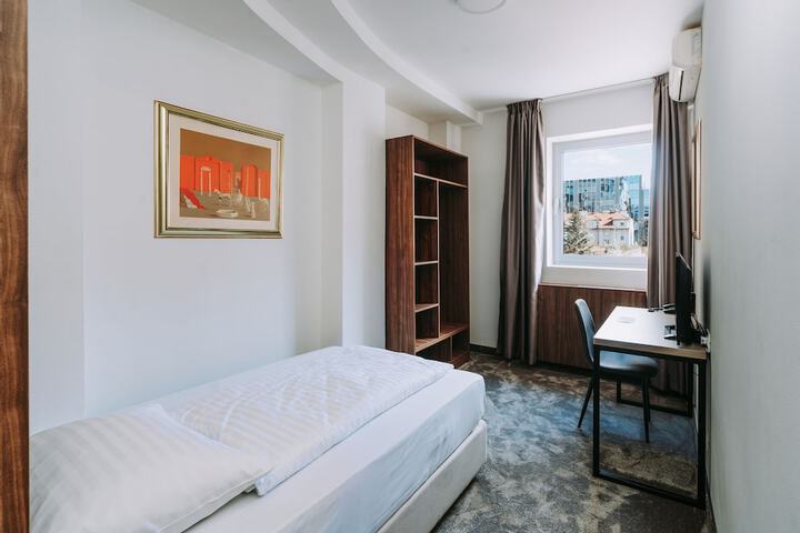 Room 25 of 129