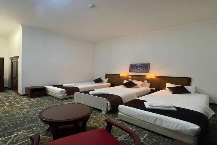 Room 6 of 27