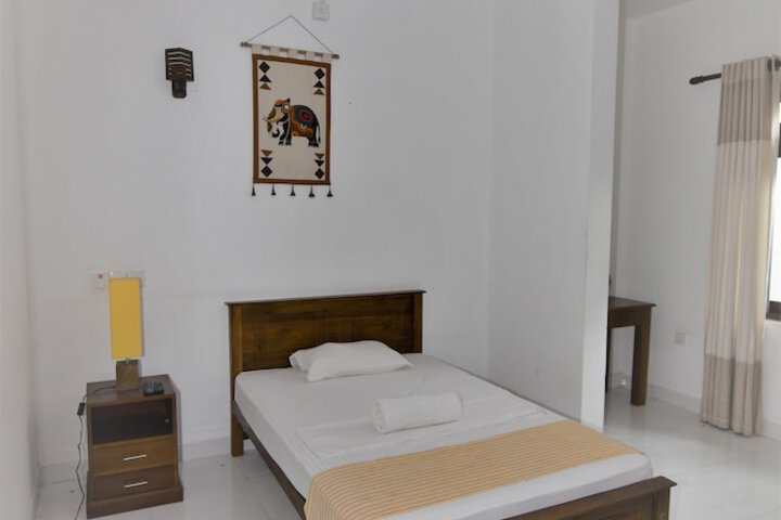 Room 9 of 38