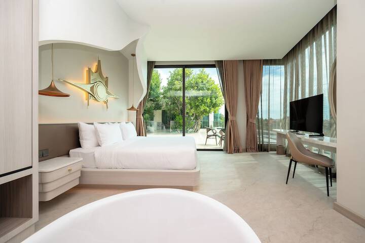 Room 12 of 77