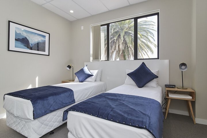 Three Palms Lodge