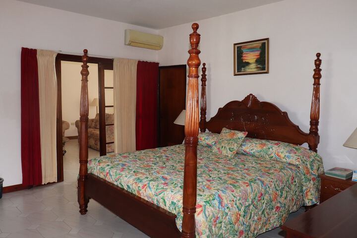 Room 15 of 48