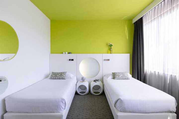 Room 28 of 133