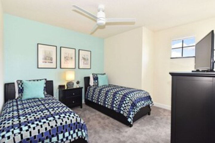 Room 9 of 11