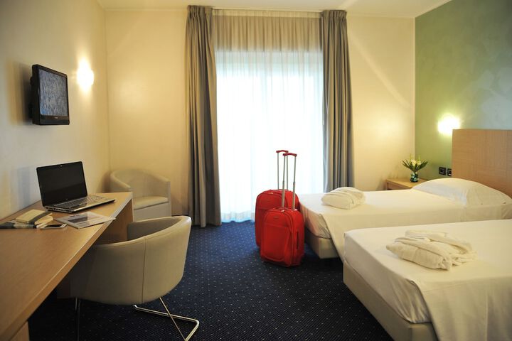 Room 5 of 70