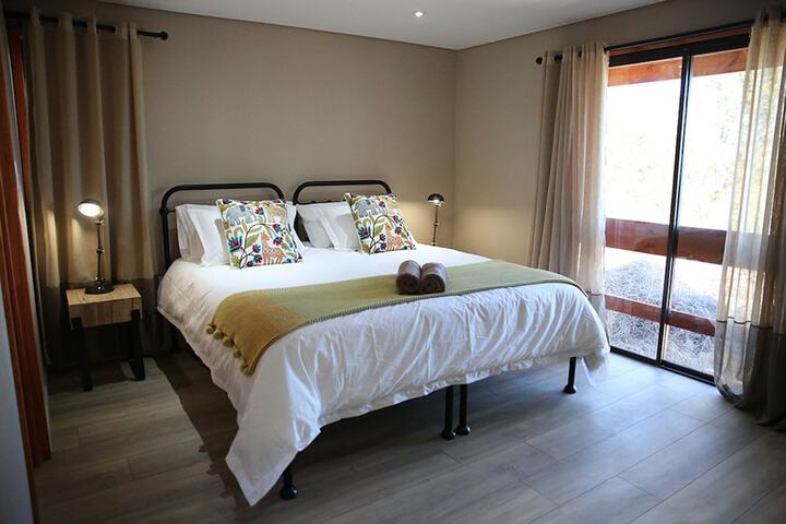 Room 2 of 65