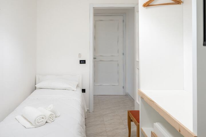 Room 15 of 49