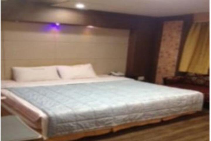 Room 3 of 5