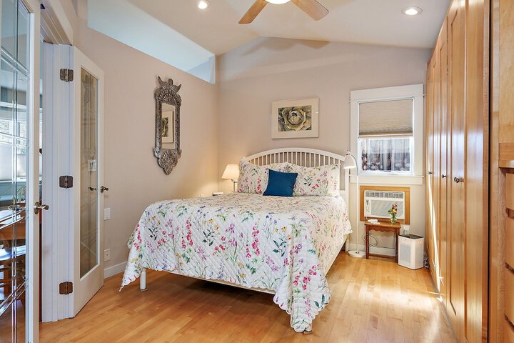 Room 4 of 18