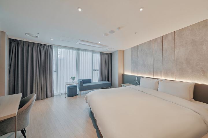 Room 5 of 72