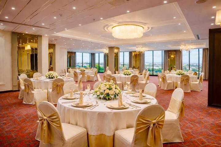 Ballroom/Hall 61 of 70