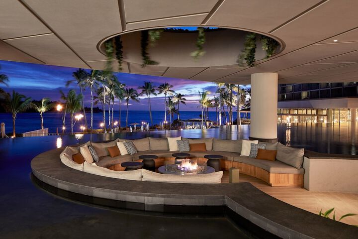 Lobby lounge